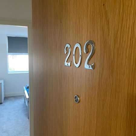 #0202 One Bedroom Serviced Apartment-Free Parking Derby Eksteriør billede