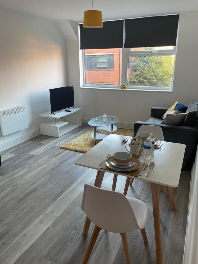 #0202 One Bedroom Serviced Apartment-Free Parking Derby Eksteriør billede